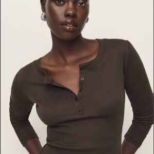 Reformation Jayden Long Sleeve Henley Tee in Mole. Size M.
